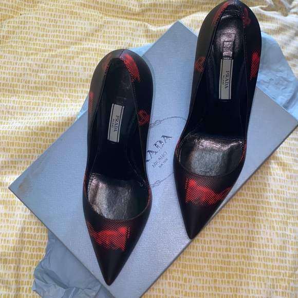 Prada pumps - Picture 2 of 6